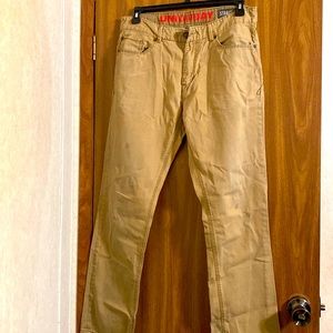 Men’s straight Khakis from union bay. In good conditions.